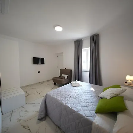 Aparthotel La Casa Di Nonna 3*