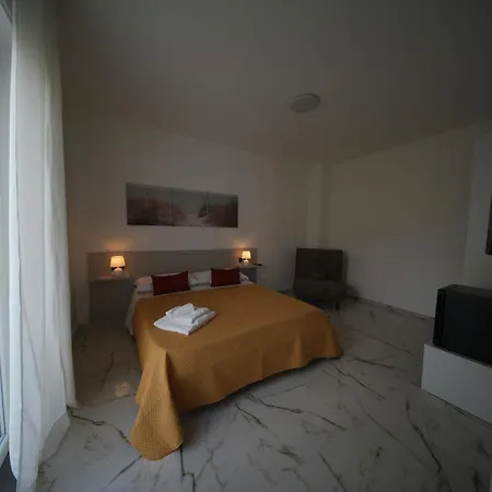 La Casa Di Nonna Aparthotel 3*